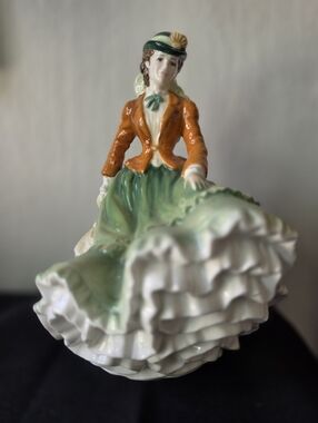 Royal Doulton Figurine Nicole HN 4112 1998 Collector's Club